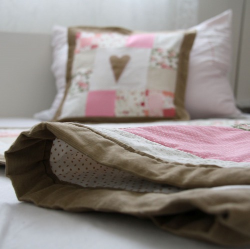deka s polštářem hnědo-růžová